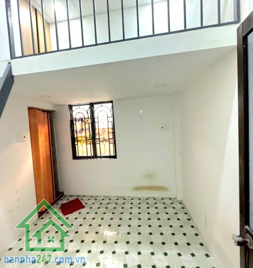 CHỈ 4,1 TỶ – HẺM BA GÁC 1 TRỤC – ĐƯỜNG 3/2 – P.2 – QUẬN 11 - DT 32M² – NHÀ 2 TẦNG ĐÚC – GẦN MẶT TIỀN – KHU PHỐ NGƯỜI HOA Kết cấu: • 1 trệt 1 lầu đúc thật • 2PN - 2WC