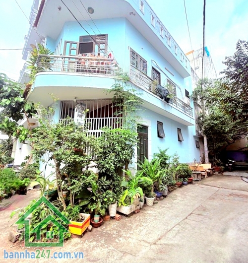 CHỈ 7,2 TỶ – HXH LUỸ BÁN BÍCH – NGAY THOẠI NGỌC HẦU – 64m² – 2 TẦNG – 4PN – 3WC Diện tích: 3.85 x 16m – 64m² Kết cấu: 1 trệt 1 lầu – 4PN, 3WC Hẻm xe tải – thông tứ hướng, di chuyển cực thuận tiện. Vị trí vàng: sát chợ, trường học, bệnh viện, UBND