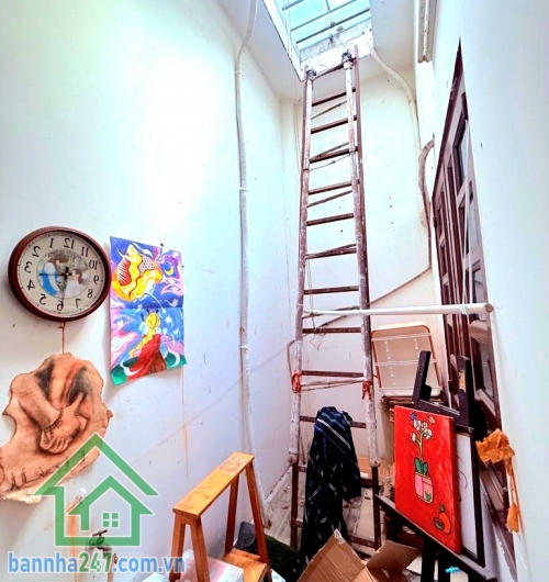 CHỈ 7,2 TỶ – HXH LUỸ BÁN BÍCH – NGAY THOẠI NGỌC HẦU – 64m² – 2 TẦNG – 4PN – 3WC Diện tích: 3.85 x 16m – 64m² Kết cấu: 1 trệt 1 lầu – 4PN, 3WC Hẻm xe tải – thông tứ hướng, di chuyển cực thuận tiện. Vị trí vàng: sát chợ, trường học, bệnh viện, UBND
