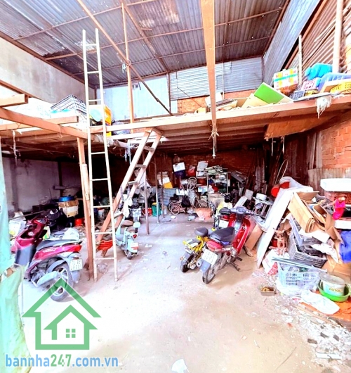 CHỈ 4,5 TỶ – HẺM 4M ĐƯỜNG SỐ 18B – NGANG LỚN HIẾM DT 65m² (7,7m x 9m) – GIÁ TỐT KHU DÂN TRÍ CAO Diện tích: 65m² – ngang 7,7m cực hiếm Hiện trạng: Nhà cấp 4 