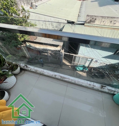 CHỈ 5,7 TỶ – SIÊU PHẨM 5 TẦNG BỜ BAO TÂN THẮNG - NGAY AEON MALL TÂN PHÚ – NHÀ MỚI Ở LIỀN - 4PN – 3WC Diện tích: 4,2 x 8,3m – 35m² Kết cấu: 1 trệt + 1 lửng + 3 3 lầu – 5 tầng BTCT. Công năng: 4PN – 3WC – phòng khách – bếp – giếng trời. Ban công + sân thượn