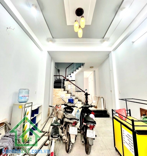 CHỈ 6,85 TỶ – SIÊU PHẨM NHÀ PHỐ TÂN KỲ TÂN QUÝ - HẺM RỘNG 5M – NHÀ MỚI ĐẸP – SÁT AEON TÂN PHÚ - 3 PN – 3 WC Diện tích: 4 x 12,5m – 50m² Kết cấu: 1 trệt 2  lầu BTCT • 3 PN – 3 WC