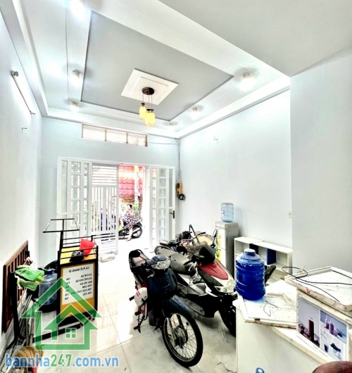 CHỈ 6,85 TỶ – SIÊU PHẨM NHÀ PHỐ TÂN KỲ TÂN QUÝ - HẺM RỘNG 5M – NHÀ MỚI ĐẸP – SÁT AEON TÂN PHÚ - 3 PN – 3 WC Diện tích: 4 x 12,5m – 50m² Kết cấu: 1 trệt 2  lầu BTCT • 3 PN – 3 WC
