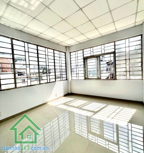 CHỈ 6,85 TỶ – SIÊU PHẨM NHÀ PHỐ TÂN KỲ TÂN QUÝ - HẺM RỘNG 5M – NHÀ MỚI ĐẸP – SÁT AEON TÂN PHÚ - 3 PN – 3 WC Diện tích: 4 x 12,5m – 50m² Kết cấu: 1 trệt 2  lầu BTCT • 3 PN – 3 WC