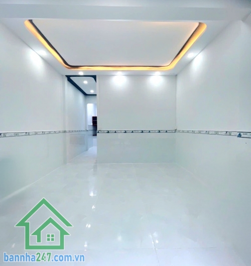 CHỈ 4,7 TỶ - NHÀ MỚI 2 TẦNG – LÊ VĂN QUỚI – SÁT NGÃ TƯ BỐN XÃ – CHỈ XÁCH VALI VÀO Ở  DT: 4.2 x 11m (45m²), 1 trệt 1 lầu Công năng: 3PN (có PN tầng trệt), 2 WC.