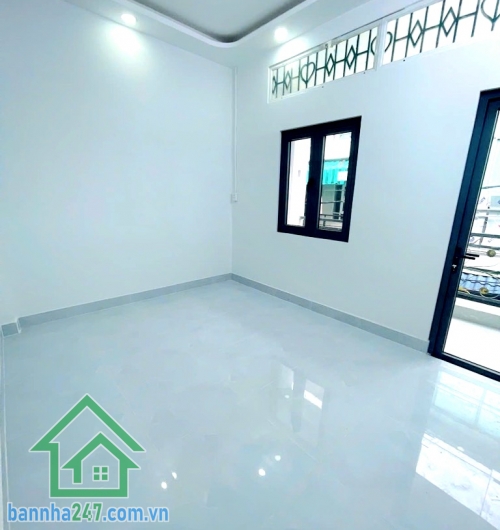 CHỈ 4,7 TỶ - NHÀ MỚI 2 TẦNG – LÊ VĂN QUỚI – SÁT NGÃ TƯ BỐN XÃ – CHỈ XÁCH VALI VÀO Ở  DT: 4.2 x 11m (45m²), 1 trệt 1 lầu Công năng: 3PN (có PN tầng trệt), 2 WC.
