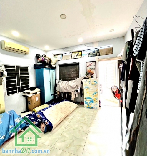 Chỉ 4,3 Tỷ - Bờ Bao Tân Thắng, ngay Aeon Mall Tân Phú – Big C Trường Chinh – THPT Tân Bình - 2PN - 2WC Diện tích: 4,1 x 11m | 43m² Kết cấu: 1 trệt + 1 lửng | 2PN - 2WC