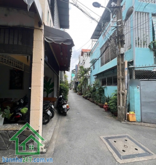 CĂN GÓC 3 MẶT TIỀN KINH DOANH – GẦN NGHĨA PHÁT – P.7 TÂN BÌNH – CHỈ 6,45 TỶ DT: 4.5 x 14m (65m²) – 1 trệt 1 lầu, 2PN – 2WC.  Đường nhựa 6m, xe hơi tránh thoải mái.
