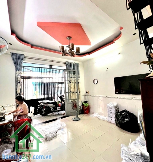 CHỈ 4,65 TỶ (TL) – NHÀ 2 TẦNG – HẺM XE TẢI 6M THÔNG – ĐƯỜNG SỐ 5 – SÁT TÂN PHÚ - 2PN - 2WC * Diện tích: 4 x 10m (40m²) * Kết cấu: 1 trệt 1 lầu * Công năng: 2PN - 2WC