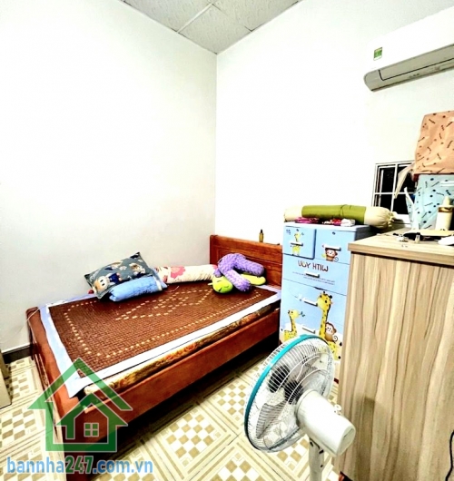 CHỈ 4,65 TỶ (TL) – NHÀ 2 TẦNG – HẺM XE TẢI 6M THÔNG – ĐƯỜNG SỐ 5 – SÁT TÂN PHÚ - 2PN - 2WC * Diện tích: 4 x 10m (40m²) * Kết cấu: 1 trệt 1 lầu * Công năng: 2PN - 2WC