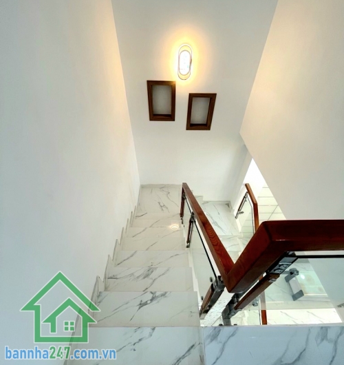 NHỈNH 4 TỶ – NHÀ MỚI 2 TẦNG – GẦN NGÃ TƯ BỐN XÃ – GIÁP TÂN PHÚ, QUẬN 6 - 3 PN – 3 WC * Diện tích: 55,1m² (4,05 x 16,26m) * Kết cấu: 1 trệt 1 lầu, nhà mới – xách va li và ở ngay