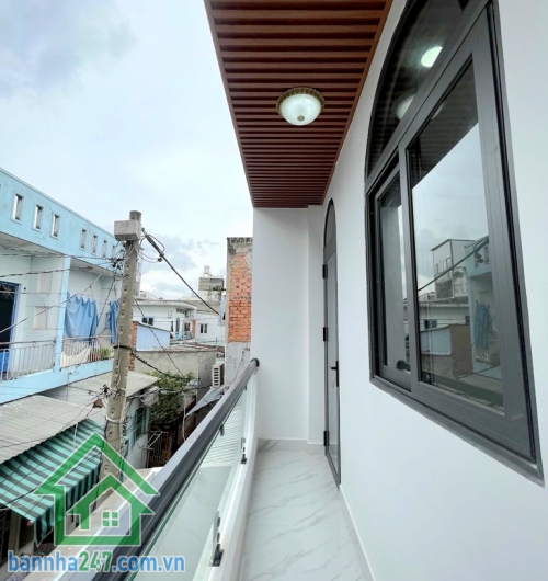 NHỈNH 4 TỶ – NHÀ MỚI 2 TẦNG – GẦN NGÃ TƯ BỐN XÃ – GIÁP TÂN PHÚ, QUẬN 6 - 3 PN – 3 WC * Diện tích: 55,1m² (4,05 x 16,26m) * Kết cấu: 1 trệt 1 lầu, nhà mới – xách va li và ở ngay