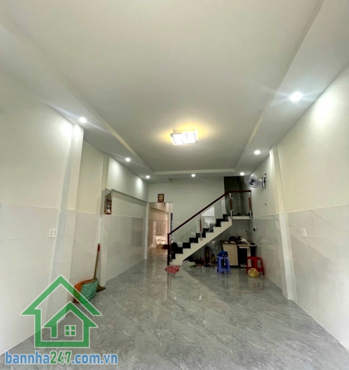 CHỈ 8,4 TỶ – NHÀ 2 TẦNG HẺM XE HƠI – HOÀNG VĂN THỤ, PHƯỜNG 4 TÂN BÌNH – KHU VIP GẦN SÂN BAY! Vị trí: Trung tâm Phường 4, Tân Bình, hẻm xe hơi 4 chỗ tới tận nhà.