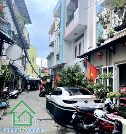 CHỈ 8,4 TỶ – NHÀ 2 TẦNG HẺM XE HƠI – HOÀNG VĂN THỤ, PHƯỜNG 4 TÂN BÌNH – KHU VIP GẦN SÂN BAY! Vị trí: Trung tâm Phường 4, Tân Bình, hẻm xe hơi 4 chỗ tới tận nhà.