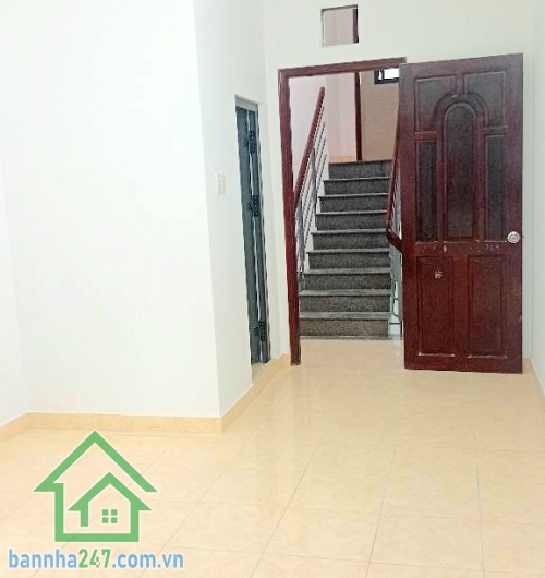 CHỈ 11,6 TỶ - SIÊU PHẨM NHÀ PHỐ NHẤT CHI MAI – SÁT NHÀ GA T3 - 4 PN - 4WC Diện tích: 53,3m² (3,2 x 17m) Kết cấu: 4 tầng BTCT – 1 trệt, 2 lầu, sân thượng - 4 PN - 4 WC