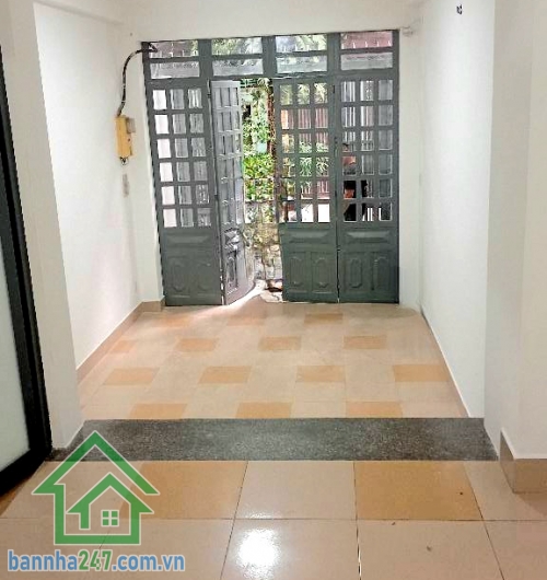 CHỈ 11,6 TỶ - SIÊU PHẨM NHÀ PHỐ NHẤT CHI MAI – SÁT NHÀ GA T3 - 4 PN - 4WC Diện tích: 53,3m² (3,2 x 17m) Kết cấu: 4 tầng BTCT – 1 trệt, 2 lầu, sân thượng - 4 PN - 4 WC