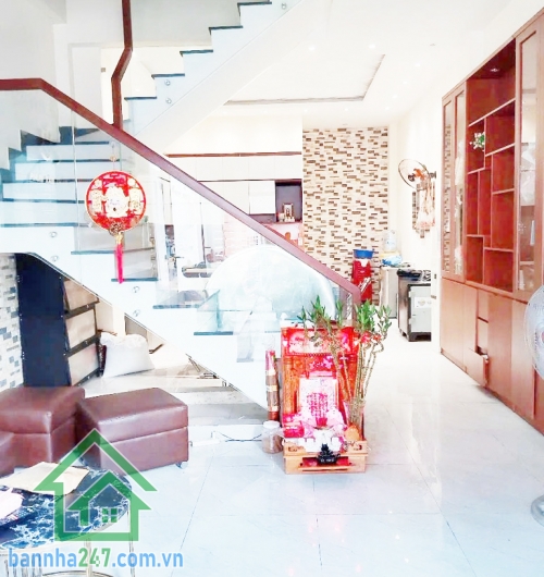 HẺM XE HƠI 8M – ĐƯỜNG SỐ 5 – NGAY CÔNG VIÊN GIA PHÚ – GIÁP TÂN PHÚ – CHỈ 8 TỶ Diện tích: 82,5m2 (4,3 x 19) vuông vức. Kết cấu: 4 tầng BTCT, gồm 4PN, 4 WC