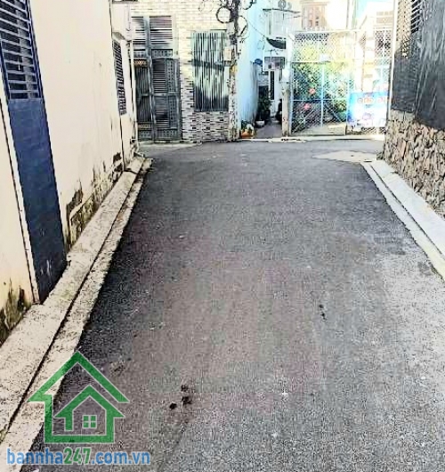 CHỈ 5,5 TỶ - NHÀ HẺM XE HƠI ĐỖ CỬA – VƯỜN LÀI – LÊ VĂN PHAN – TÂN PHÚ - 2 PN – 3 WC (mỗi tầng 1 WC) Diện tích: 28m² (4x 7)m Kết cấu: Trệt + Lửng + 2 Lầu + Sân thượng