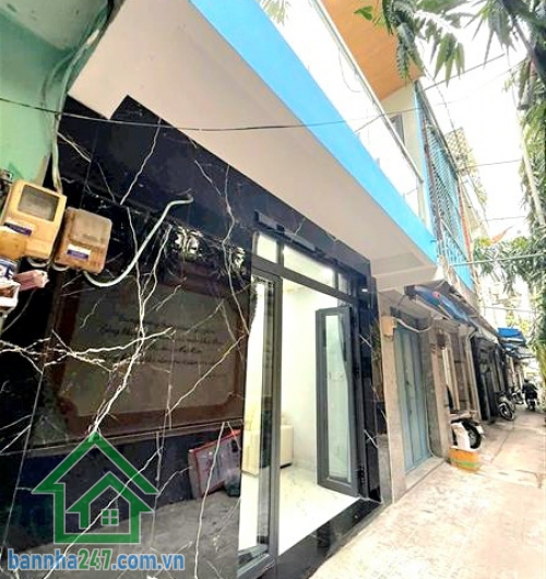 CHỈ 4,65 TỶ – NHÀ MỚI XINH - P10. TÂN BÌNH - 2 TẦNG – HẺM BA GÁC – KHÔNG LỘ GIỚI DT: 4x8m (32m² công nhận đủ, vuông A4) Kết cấu: 1 trệt 1 lầu đúc thật – 2PN, 2WC