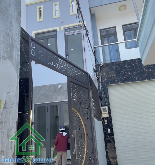CHỈ 5,2 TỶ - BÁN NHÀ TÂN BÌNH – 56M² – 2 TẦNG – 3PN – 3WC – CHỈ 5,2 TỶ Nhà mới tinh, khách mua dọn vào ở ngay. Kết cấu: 2 tầng, có sân trước, 3PN, 3WC. 