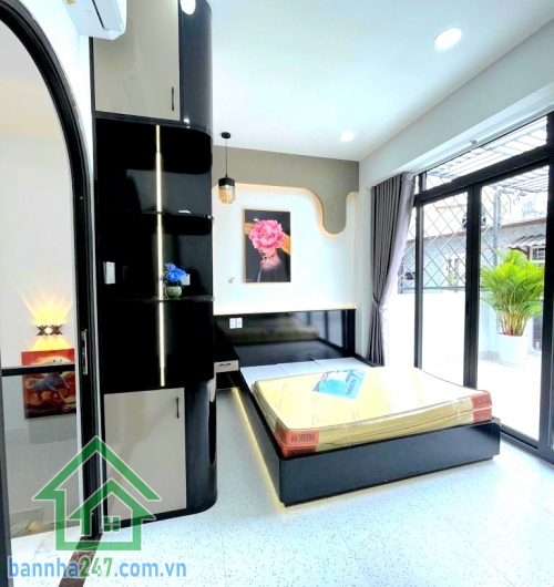 CHỈ 4,96 TỶ – NHÀ ĐẸP FULL NỘI THẤT – P.15 TÂN BÌNH – DT: 44/33M² - VÀO Ở NGAY - 2 PN – 2 WC Nhà mới đẹp, full nội thất, chỉ việc xách vali vào ở Phù hợp gia đình trẻ, mua đón Tết