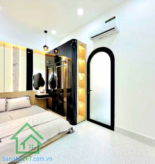 CHỈ 4,96 TỶ – NHÀ ĐẸP FULL NỘI THẤT – P.15 TÂN BÌNH – DT: 44/33M² - VÀO Ở NGAY - 2 PN – 2 WC Nhà mới đẹp, full nội thất, chỉ việc xách vali vào ở Phù hợp gia đình trẻ, mua đón Tết