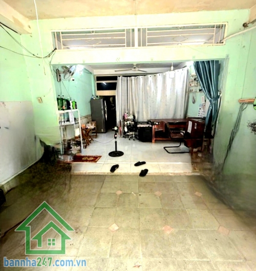 CHỈ 3,3 TỶ – CĂN HỘ MTKD BA VÂN – CC TÂN SƠN NHÌ – 2 TẦNG – SỔ RIÊNG - 2PN – 2WC DT: 45m² (4m x 11,5m)• Kết cấu: 2 TẦNG, 2PN – 2WC• Ở trên – kinh doanh tầng trệt