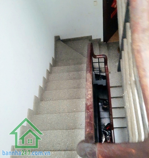 CHỈ 10,9 TỶ – HẺM NHỰA 8M THÔNG – KHU VIP BÀU CÁT – NHÀ 4 TẦNG BTCT – 74M² (3,9 x 21)m – 4PN – 4WC Mô tả: * Vị trí đắc địa, khu phố ẩm thực Đồng Đen – Bàu Cát.