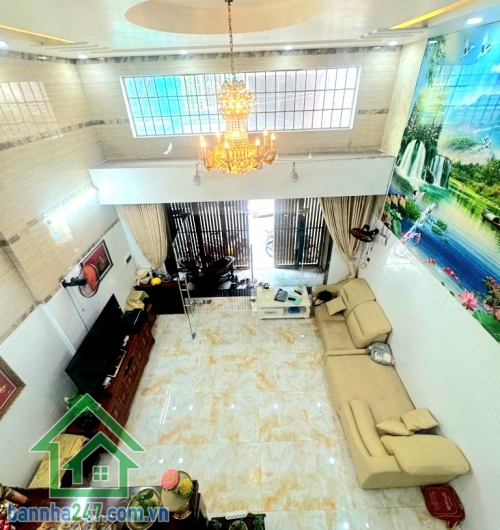 CHỈ 16,5 TỶ – SIÊU PHẨM NHÀ PHỐ 5 TẦNG – HẺM NHỰA XE HƠI TRÁNH – GIÁP QUẬN 10 - DT: 80M² - 5PN, 7WC * Diện tích: 80m² (5,5 x 15m) – sổ vuông A4 * Kết cấu: 5 tầng