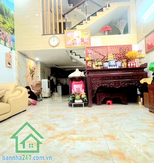 CHỈ 16,5 TỶ – SIÊU PHẨM NHÀ PHỐ 5 TẦNG – HẺM NHỰA XE HƠI TRÁNH – GIÁP QUẬN 10 - DT: 80M² - 5PN, 7WC * Diện tích: 80m² (5,5 x 15m) – sổ vuông A4 * Kết cấu: 5 tầng