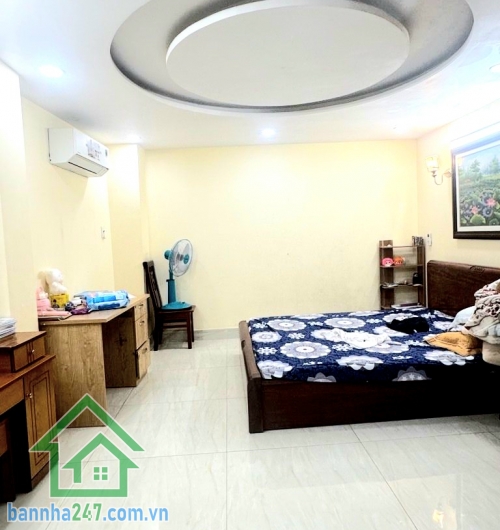 CHỈ 16,5 TỶ – SIÊU PHẨM NHÀ PHỐ 5 TẦNG – HẺM NHỰA XE HƠI TRÁNH – GIÁP QUẬN 10 - DT: 80M² - 5PN, 7WC * Diện tích: 80m² (5,5 x 15m) – sổ vuông A4 * Kết cấu: 5 tầng