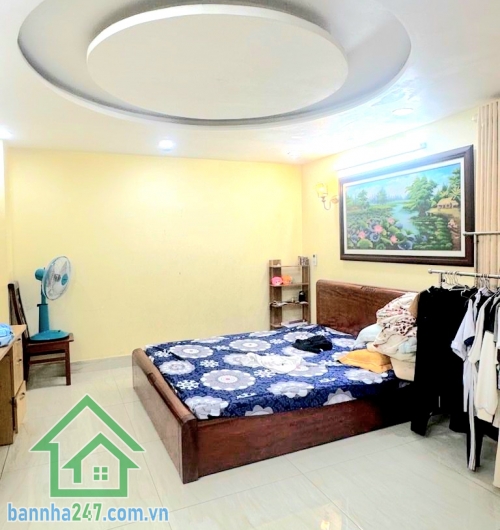 CHỈ 16,5 TỶ – SIÊU PHẨM NHÀ PHỐ 5 TẦNG – HẺM NHỰA XE HƠI TRÁNH – GIÁP QUẬN 10 - DT: 80M² - 5PN, 7WC * Diện tích: 80m² (5,5 x 15m) – sổ vuông A4 * Kết cấu: 5 tầng