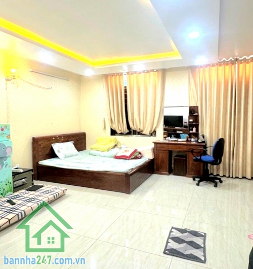 CHỈ 16,5 TỶ – SIÊU PHẨM NHÀ PHỐ 5 TẦNG – HẺM NHỰA XE HƠI TRÁNH – GIÁP QUẬN 10 - DT: 80M² - 5PN, 7WC * Diện tích: 80m² (5,5 x 15m) – sổ vuông A4 * Kết cấu: 5 tầng