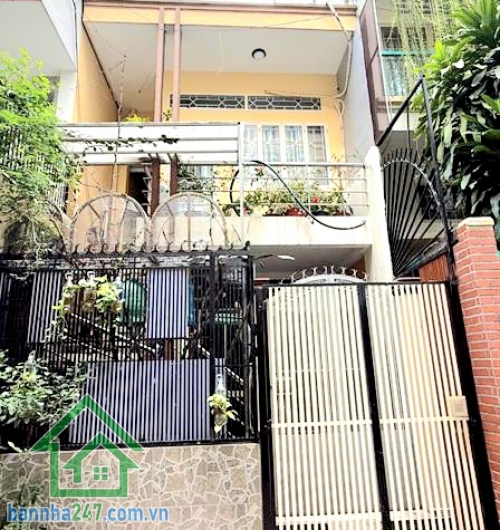 CHỈ 9,5 TỶ - KHU VIP HIẾM NHÀ BÁN – PHƯỜNG 4, TÂN BÌNH – HẺM Ô TÔ TRÁNH – 3 TẦNG BTCT – 3PN, 3WC DT: 4,2 x 12m (vuông A4). Kết cấu 1 trệt, 2 lầu BTCT kiên cố