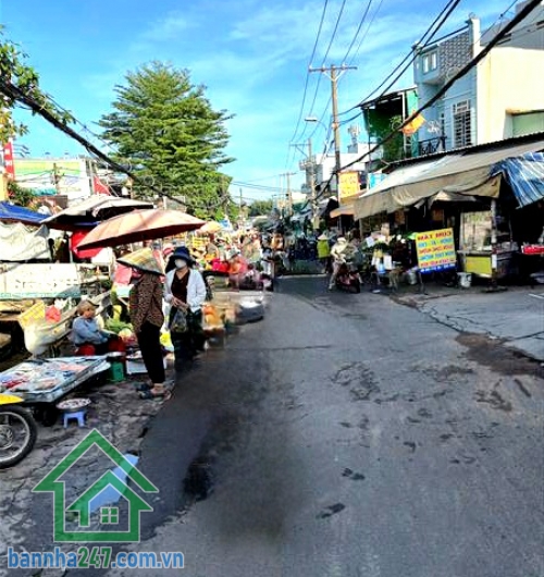 CHỈ 5,1 TỶ – NHÀ ĐẸP 2 TẦNG – 44M² (4x11)m – NGAY MÃ LÒ – TỈNH LỘ 10 – GẦN AEON MALL TÊN LỬA – 2PN, 2WC * Kết cấu: Nhà đẹp 2 tầng BTCT kiên cố, gồm 2PN – 2WC