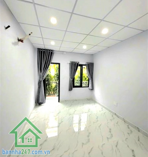CHỈ 4,65 TỶ – NHÀ MỚI XINH - P10. TÂN BÌNH - 2 TẦNG – HẺM BA GÁC – KHÔNG LỘ GIỚI DT: 4x8m (32m² công nhận đủ, vuông A4) Kết cấu: 1 trệt 1 lầu đúc thật – 2PN, 2WC
