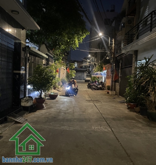 CĂN GÓC 2MT HẺM Ô TÔ – VƯỜN LÀI – 1 ĐỜI CHỦ – KHÔNG LỘ GIỚI Phường Phú Thọ Hòa – Tân Phú, sát chợ Vải – Lê Văn Phan – Lũy Bán Bích. Kết cấu: 1 trệt 1 lầu.