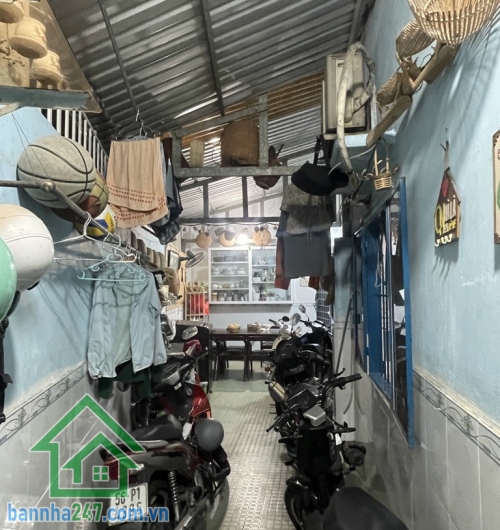 CĂN GÓC 2MT HẺM Ô TÔ – VƯỜN LÀI – 1 ĐỜI CHỦ – KHÔNG LỘ GIỚI Phường Phú Thọ Hòa – Tân Phú, sát chợ Vải – Lê Văn Phan – Lũy Bán Bích. Kết cấu: 1 trệt 1 lầu.