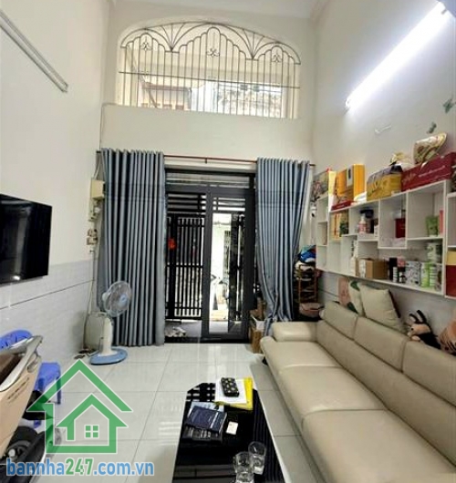 CHỈ 5,95 TỶ – NHÀ 2 MẶT TIỀN ĐẸP – PHẠM VĂN HAI, TÂN BÌNH – 4 TẦNG BTCT – 3PN – 3WC – Ở NGAY! Vị trí: Trung tâm Phạm Văn Hai – Tân Bình, gần chợ, trường học, bệnh viện, chỉ vài phút ra đến sân bay Tân Sơn Nhất. 