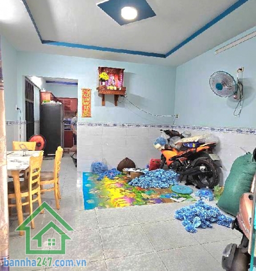 CHỈ 3,7 TỶ – NHÀ LÔ GÓC HẺM 6M – GẦN AEON TÂN PHÚ – 38M² – 2 TẦNG Ở NGAY DT: 38m² (4 x 9.5m). Kết cấu: 1 trệt 1 lầu, ban công thoáng – 2PN, 2WC. Nhà lô góc, có cửa bên hông thoáng mát.