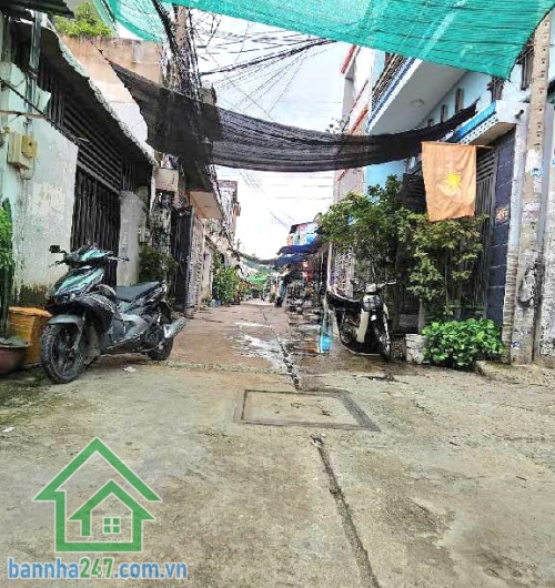 CHỈ 3,7 TỶ – NHÀ LÔ GÓC HẺM 6M – GẦN AEON TÂN PHÚ – 38M² – 2 TẦNG Ở NGAY DT: 38m² (4 x 9.5m). Kết cấu: 1 trệt 1 lầu, ban công thoáng – 2PN, 2WC. Nhà lô góc, có cửa bên hông thoáng mát.