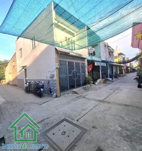 CHỈ 3,7 TỶ – NHÀ LÔ GÓC HẺM 6M – GẦN AEON TÂN PHÚ – 38M² – 2 TẦNG Ở NGAY DT: 38m² (4 x 9.5m). Kết cấu: 1 trệt 1 lầu, ban công thoáng – 2PN, 2WC. Nhà lô góc, có cửa bên hông thoáng mát.