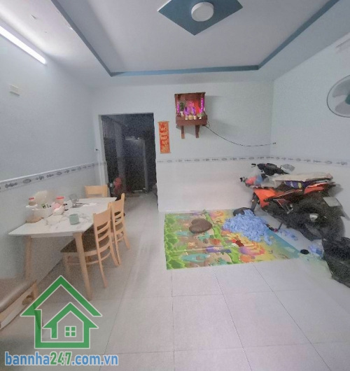 CHỈ 3,7 TỶ – NHÀ LÔ GÓC HẺM 6M – GẦN AEON TÂN PHÚ – 38M² – 2 TẦNG Ở NGAY DT: 38m² (4 x 9.5m). Kết cấu: 1 trệt 1 lầu, ban công thoáng – 2PN, 2WC. Nhà lô góc, có cửa bên hông thoáng mát.