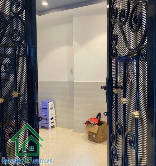 CHỈ 2,95 TỶ – NHÀ 2 TẦNG, 3PN – NGAY CÔNG VIÊN HOÀNG VĂN THỤ – SÁT SÂN BAY DT: 22m² (3x7m), kết cấu 1 trệt 1 lửng, 3PN, 1WC Hẻm trước nhà 3m, thông thoáng.