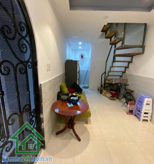 CHỈ 2,95 TỶ – NHÀ 2 TẦNG, 3PN – NGAY CÔNG VIÊN HOÀNG VĂN THỤ – SÁT SÂN BAY DT: 22m² (3x7m), kết cấu 1 trệt 1 lửng, 3PN, 1WC Hẻm trước nhà 3m, thông thoáng.