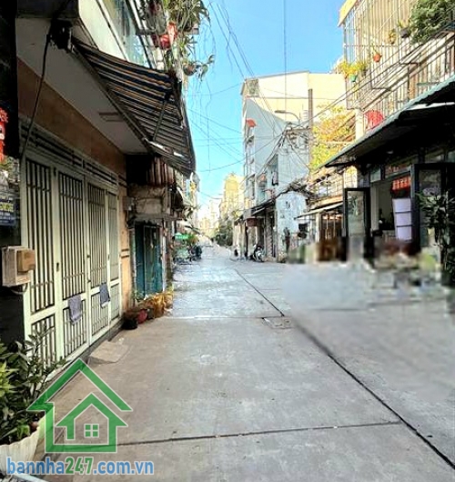 CHỈ 5,1 TỶ – NHÀ ĐẸP 2 TẦNG – 44M² (4x11)m – NGAY MÃ LÒ – TỈNH LỘ 10 – GẦN AEON MALL TÊN LỬA – 2PN, 2WC * Kết cấu: Nhà đẹp 2 tầng BTCT kiên cố, gồm 2PN – 2WC