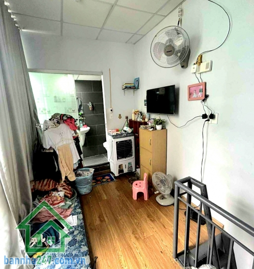 CHỈ 2,1 TỶ (BL) – NHÀ 3 TẦNG – NGAY CHỢ TÂN HƯƠNG – TÂN PHÚ - 2PN - 2WC Vị trí: Phạm Ngọc – Tân Phú Cách chợ Tân Hương vài bước – gần AEON Mall Tân Phú