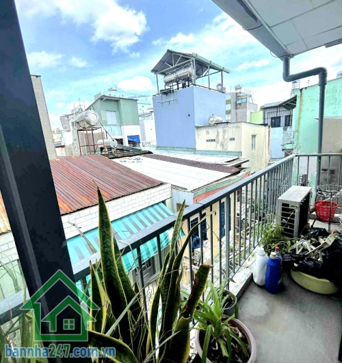 CHỈ 2,1 TỶ (BL) – NHÀ 3 TẦNG – NGAY CHỢ TÂN HƯƠNG – TÂN PHÚ - 2PN - 2WC Vị trí: Phạm Ngọc – Tân Phú Cách chợ Tân Hương vài bước – gần AEON Mall Tân Phú