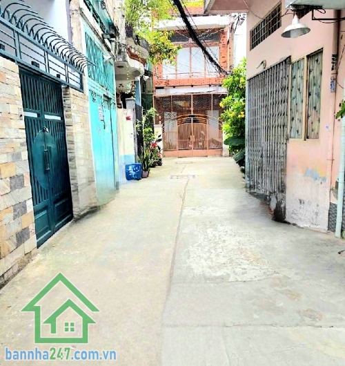 CHỈ 2,55 TỶ – HẺM 4M – ÂU CƠ – TÂN BÌNH - GIÁP Q11 – NHÀ 3 TẦNG – DT 12M² - DTSD: 36M² – 2PN – 2WC Diện tích: 2.4 x 5m – gọn gàng, phù hợp khách ở 1–2 người hoặc đầu tư giữ tiền. Kết cấu: 1 trệt – 2 lầu, gồm 2PN – 2WC, đầy đủ công năng