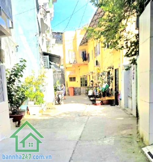 CHỈ 2,55 TỶ – HẺM 4M – ÂU CƠ – TÂN BÌNH - GIÁP Q11 – NHÀ 3 TẦNG – DT 12M² - DTSD: 36M² – 2PN – 2WC Diện tích: 2.4 x 5m – gọn gàng, phù hợp khách ở 1–2 người hoặc đầu tư giữ tiền. Kết cấu: 1 trệt – 2 lầu, gồm 2PN – 2WC, đầy đủ công năng